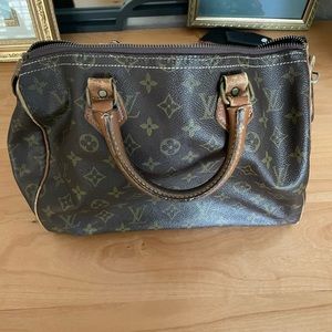 Vintage Louis Vuitton French company Speedy 25
